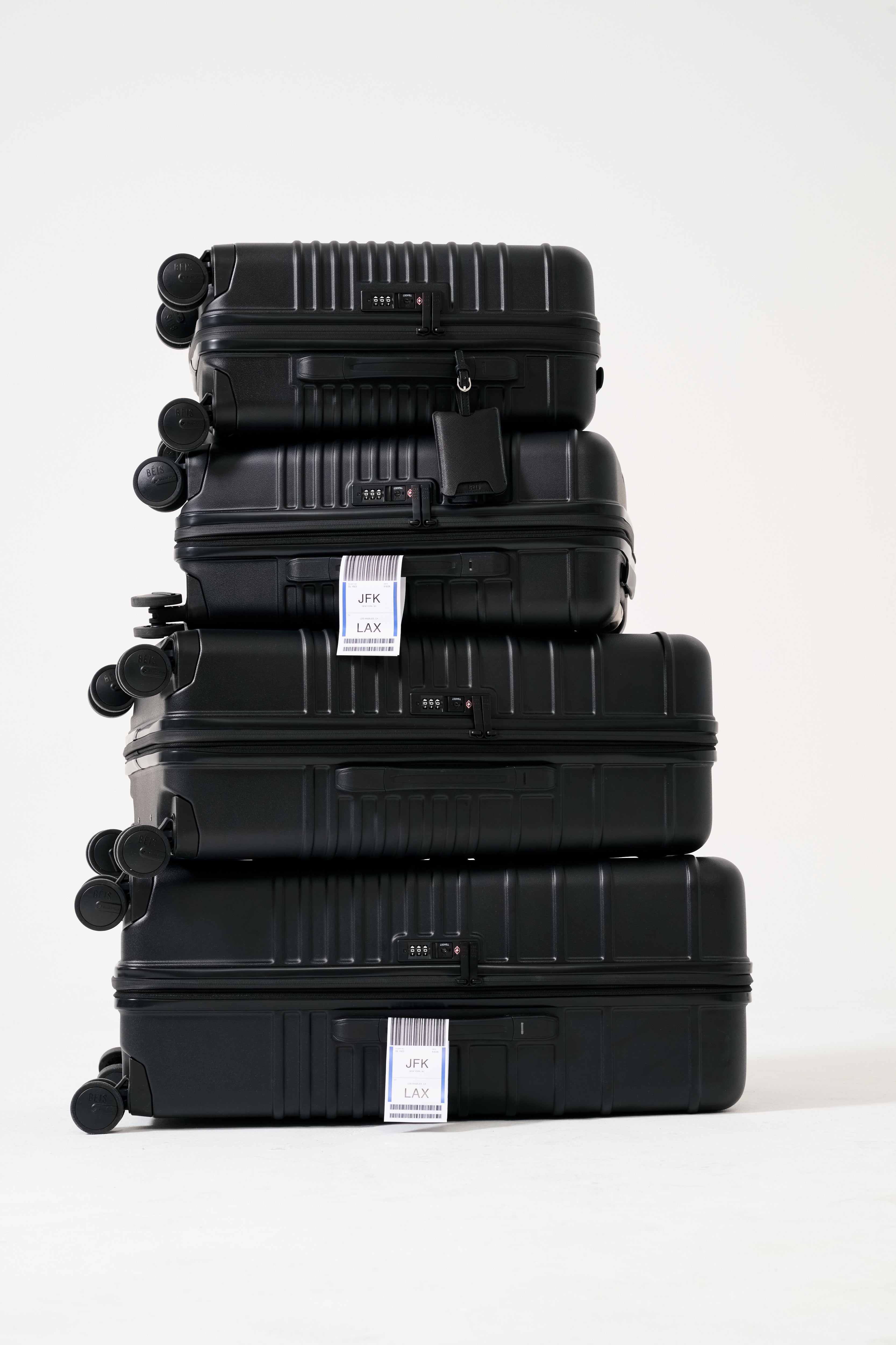 The Medium Check-In Roller in Black