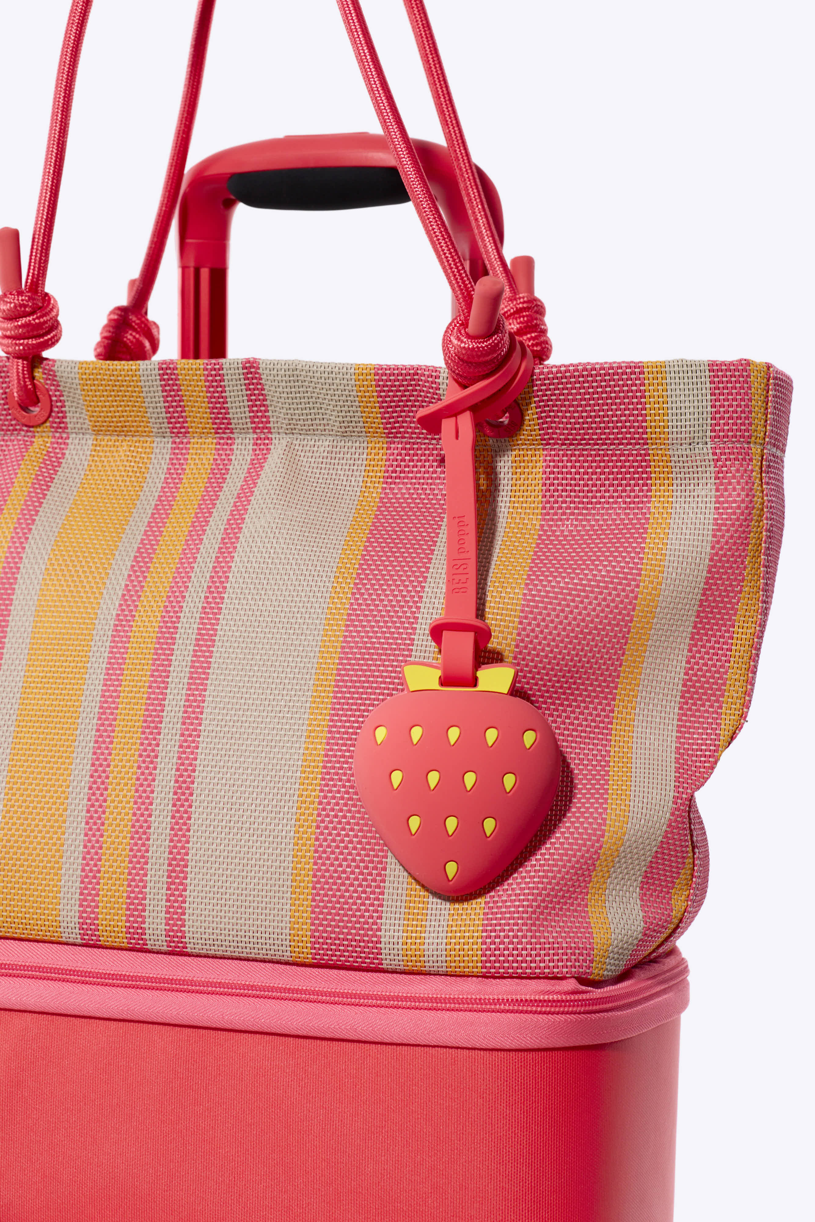 BÉIS x poppi The Mirror Bag Charm in Strawberry